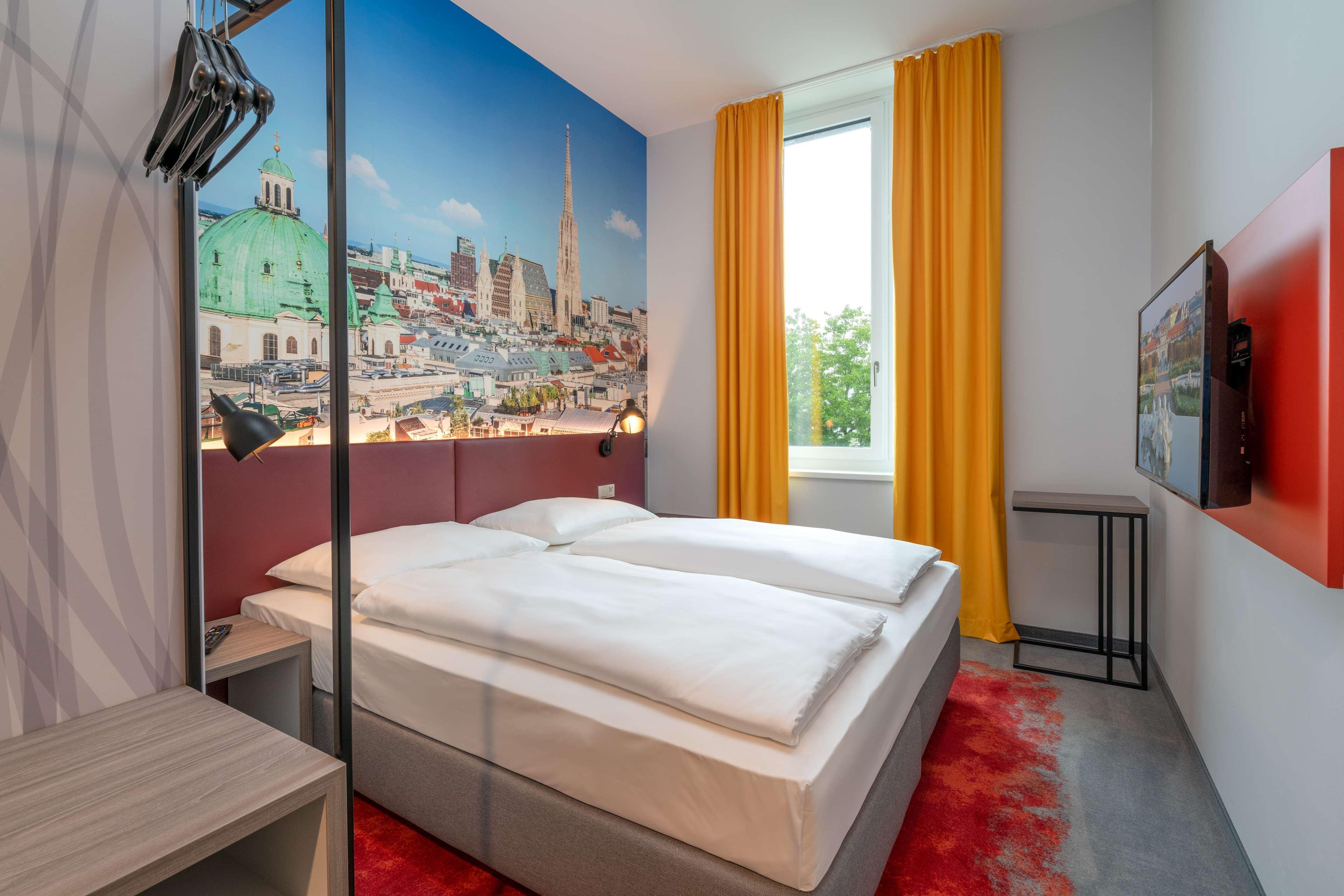 Campanile Vienna South Hotel Bagian luar foto