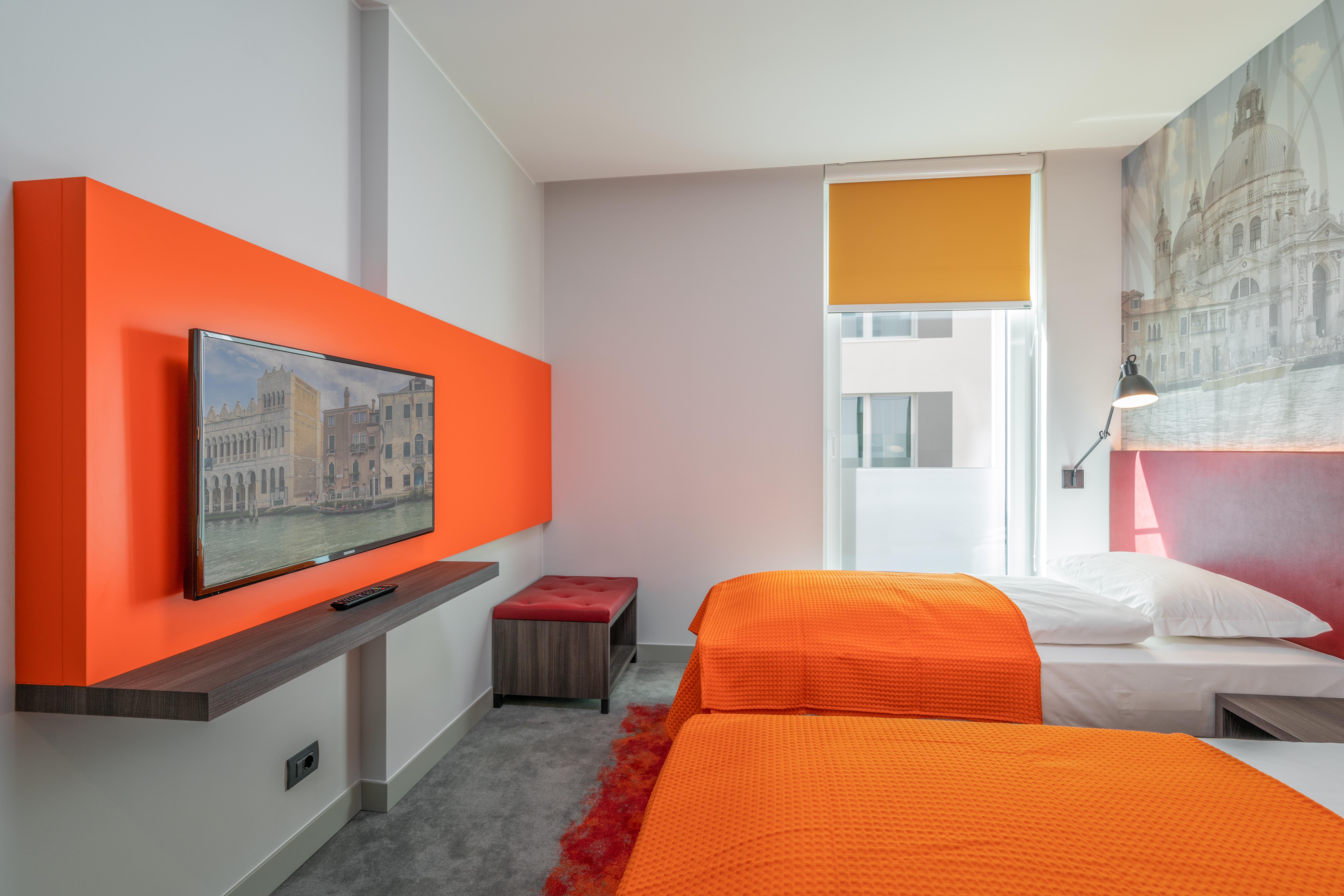 Campanile Vienna South Hotel Bagian luar foto