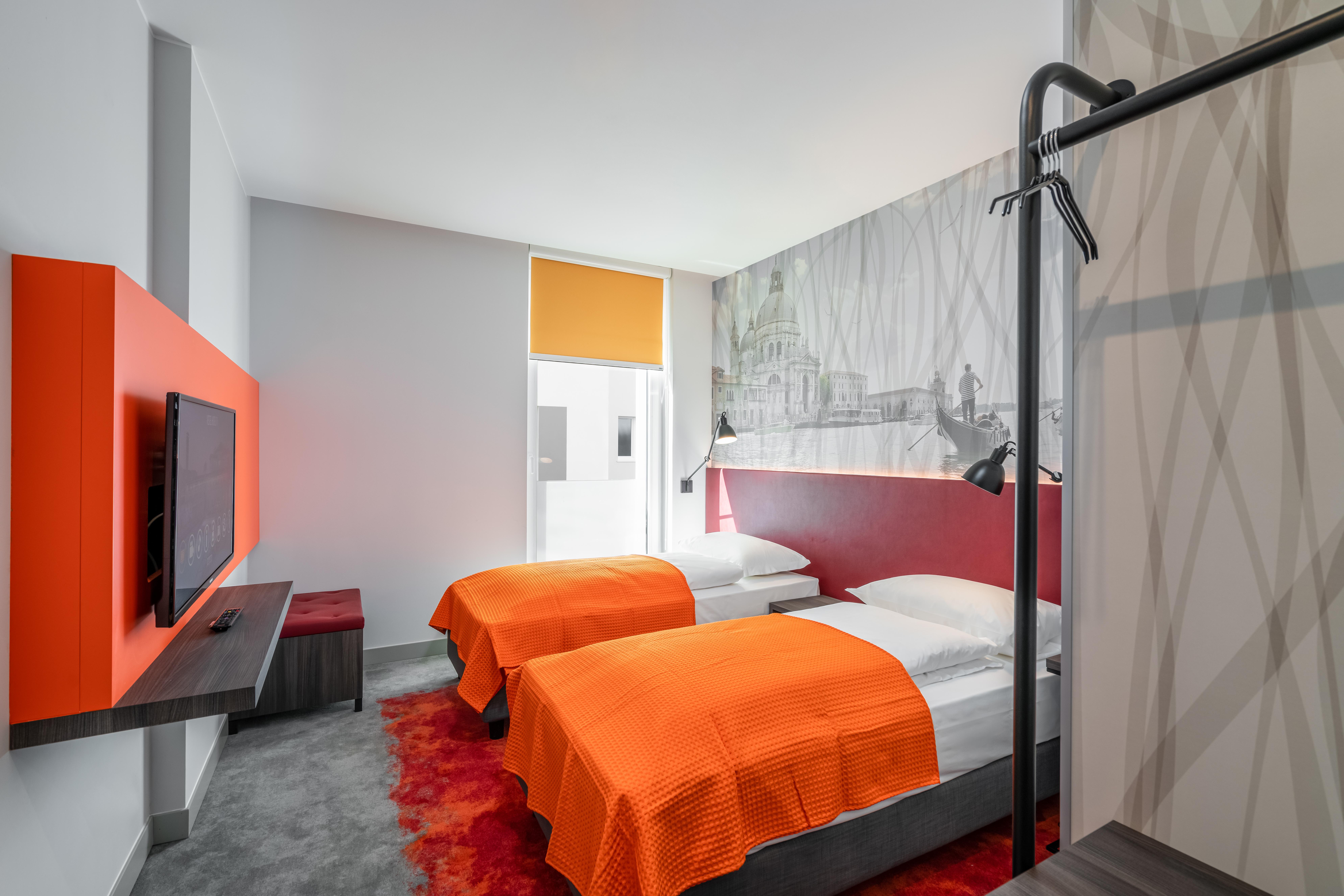 Campanile Vienna South Hotel Bagian luar foto