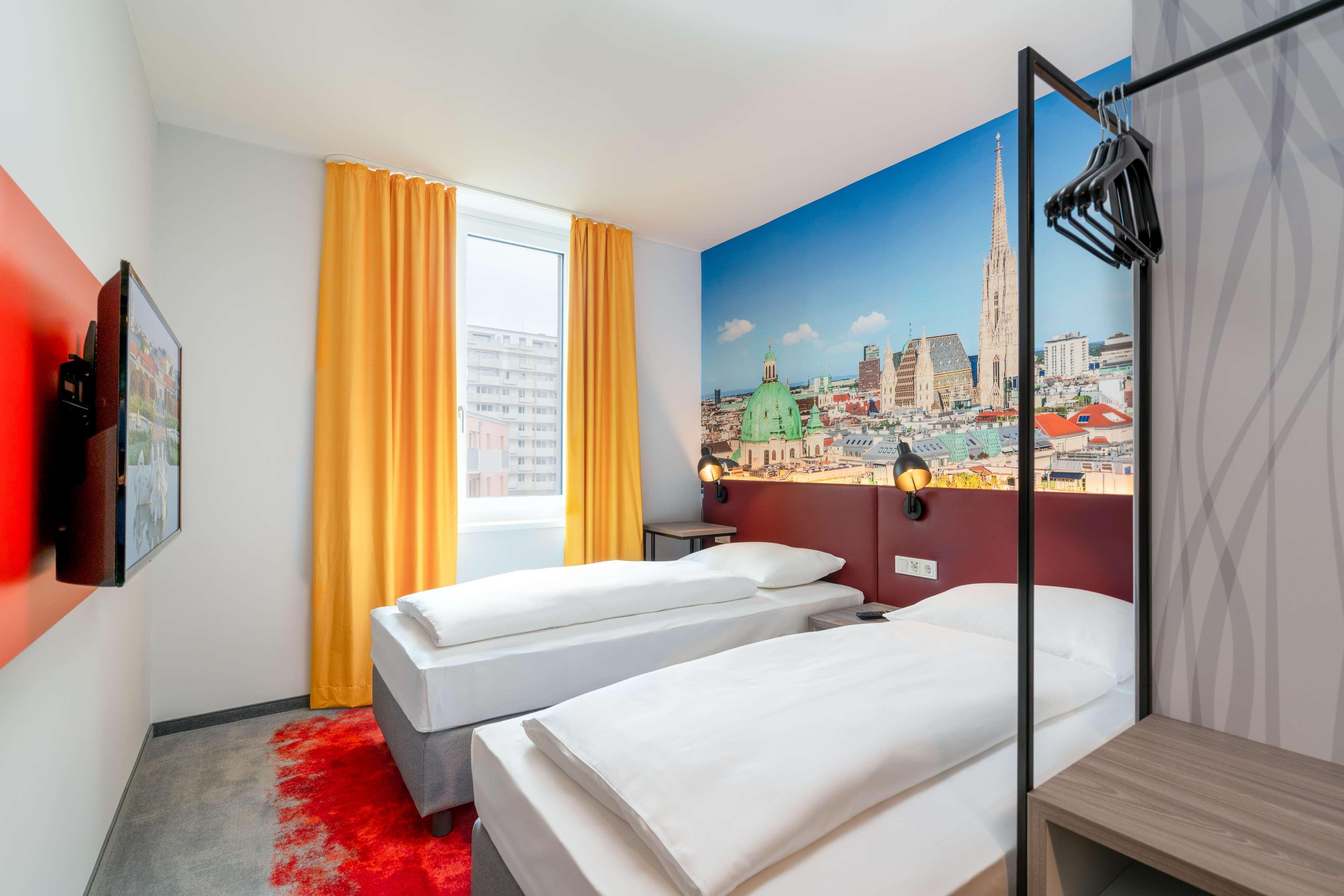 Campanile Vienna South Hotel Bagian luar foto