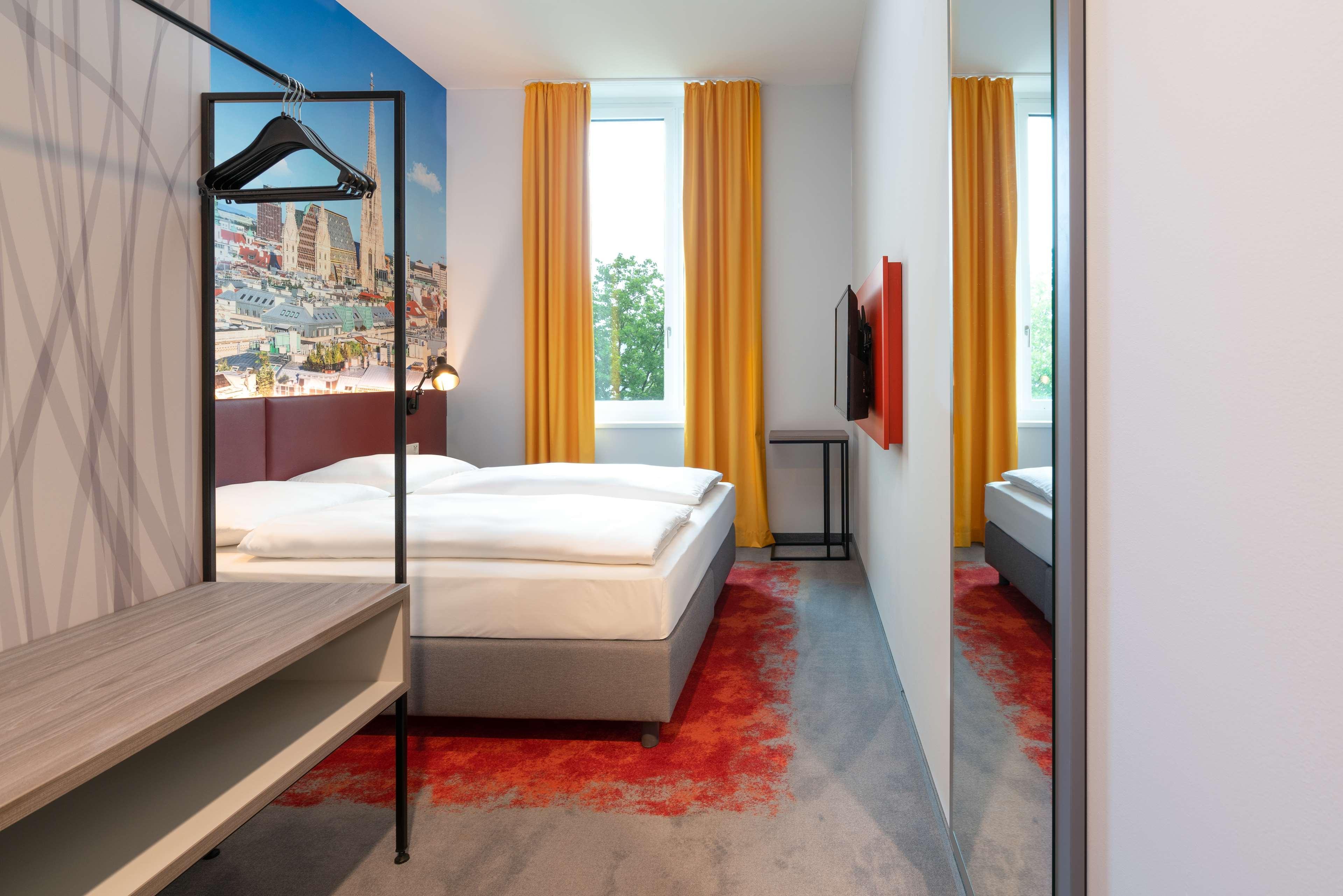 Campanile Vienna South Hotel Bagian luar foto