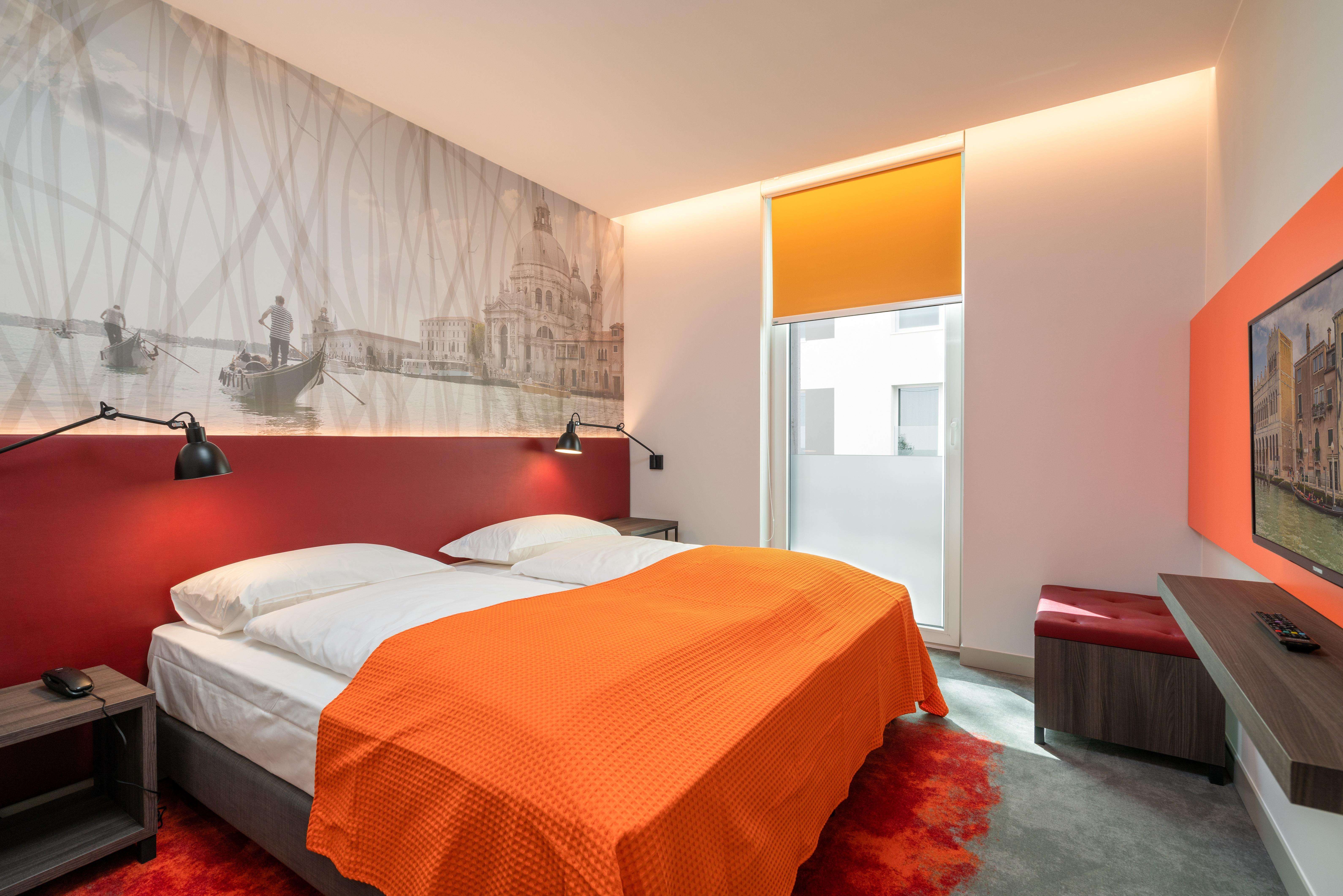 Campanile Vienna South Hotel Bagian luar foto