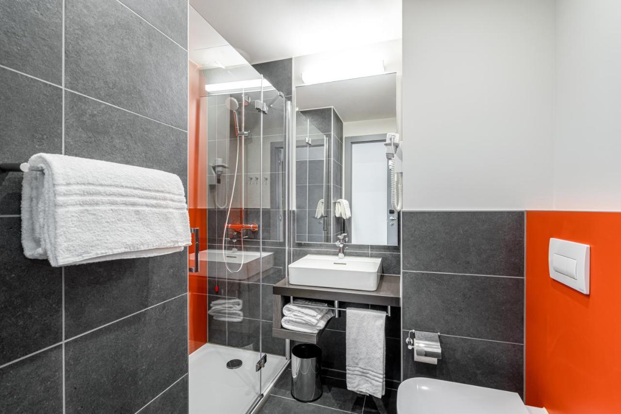 Campanile Vienna South Hotel Bagian luar foto